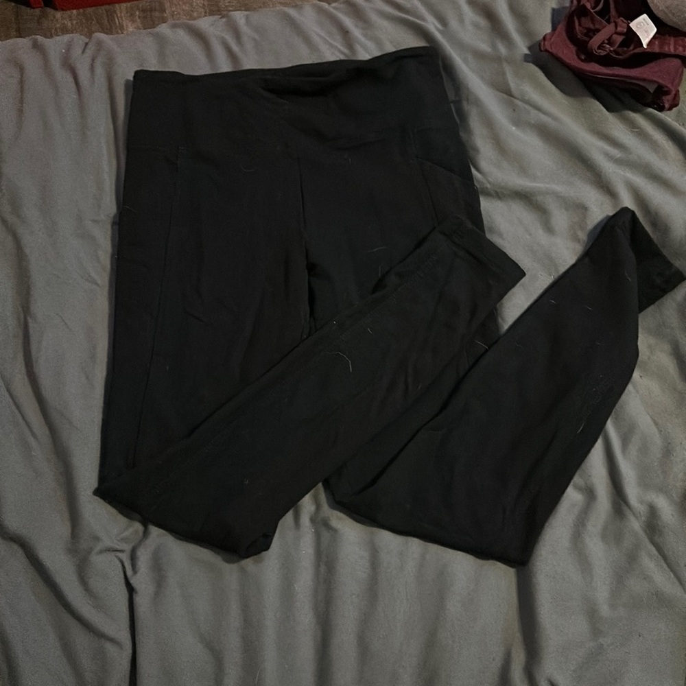 Black women’s leggings with pockets